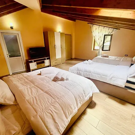 ベッド・アンド・ブレックファスト Bujtina Bashllari *