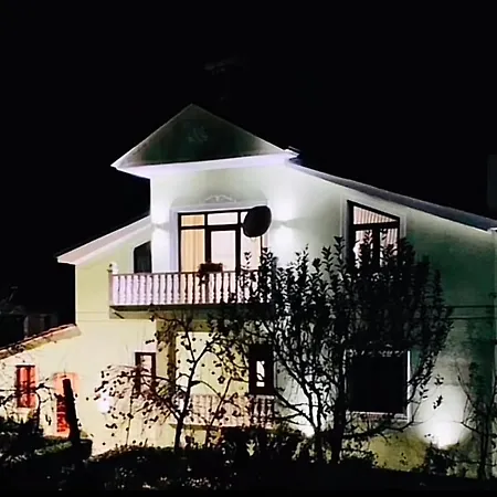 Bujtina Bashllari Bed & Breakfast