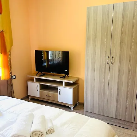 Bujtina Bashllari Bed & Breakfast Zvarisht